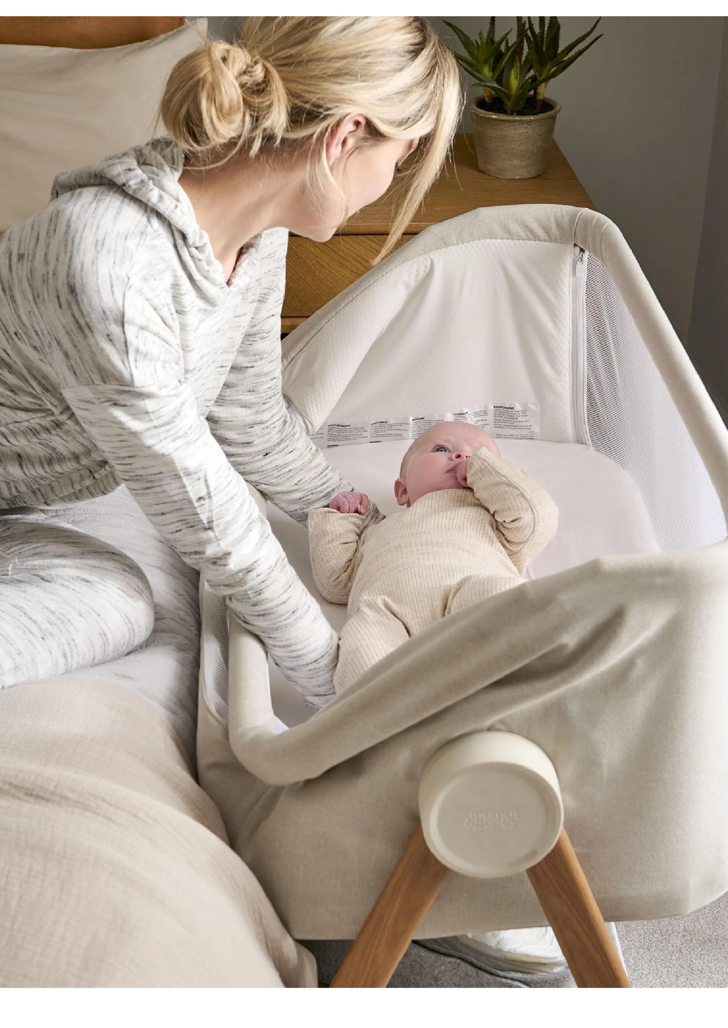 Mamas and Papas Lua Bedside Crib