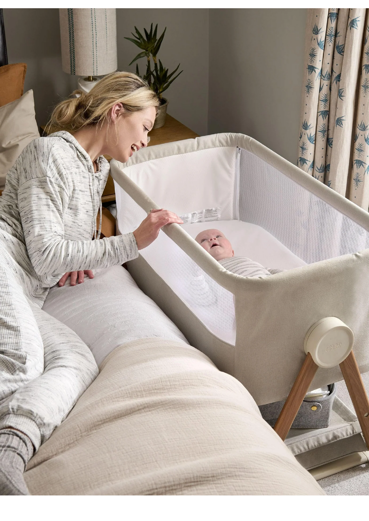 Mamas and Papas Lua Bedside Crib