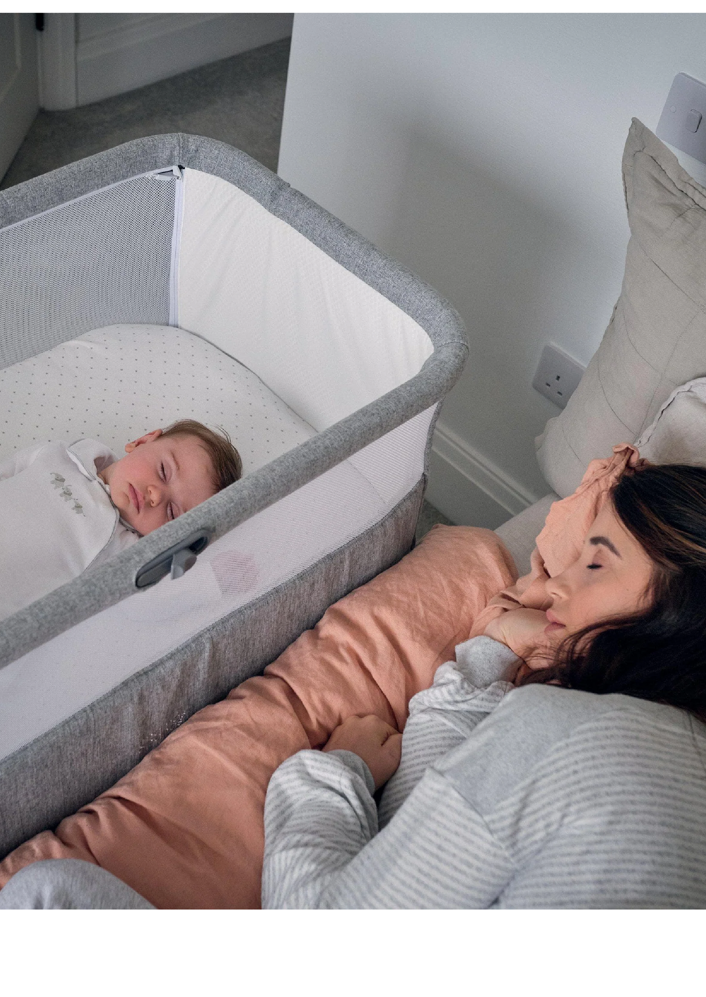 Mamas and Papas Lua Bedside Crib